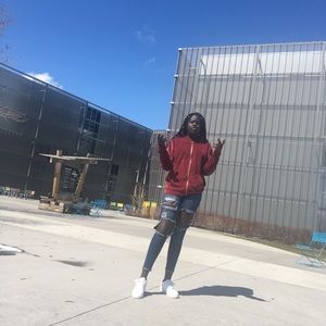 Meet your Posher, Akango